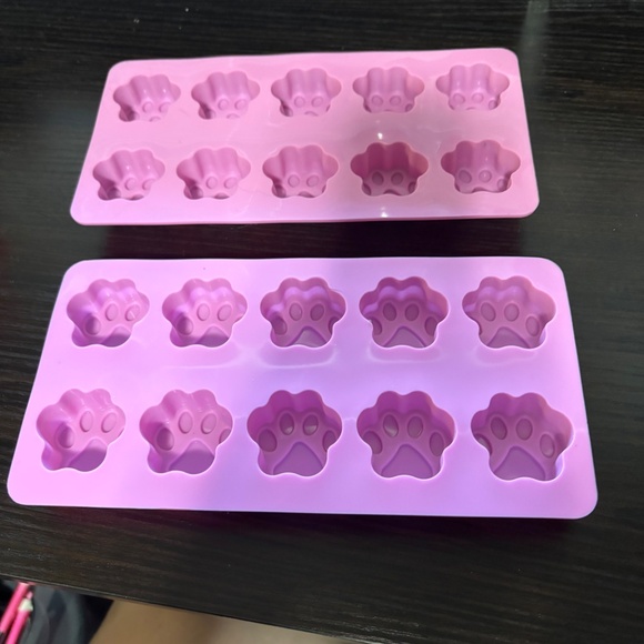 PAWPRINT ICE MOLDS - Picture 2 of 2